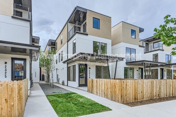 Building Photo - 2321 S High St