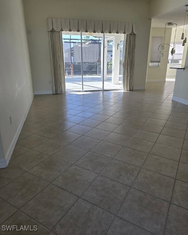 Building Photo - 25080 Divot Dr