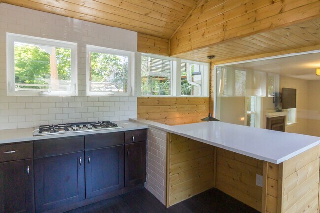 Building Photo - 6bd/3.75ba Seattle Home