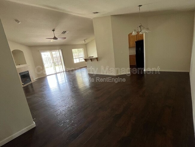 Building Photo - 2073 Solis St