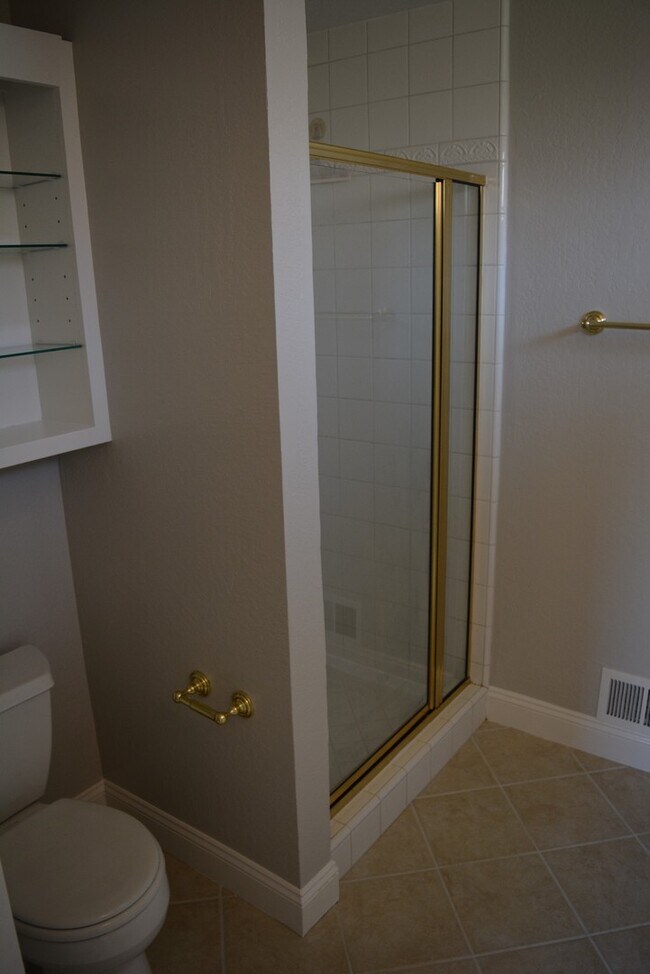 Building Photo - Beautiful Ground Level Front Unit with 2 C...