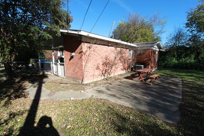 Building Photo - Charming 3-Bedroom Home in Windsor Park