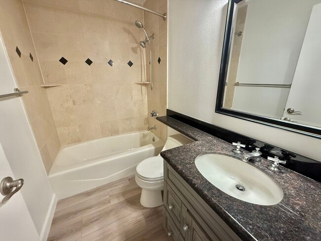Building Photo - SAN CARLOS - Newly Remodeled 1 Bedroom Con...