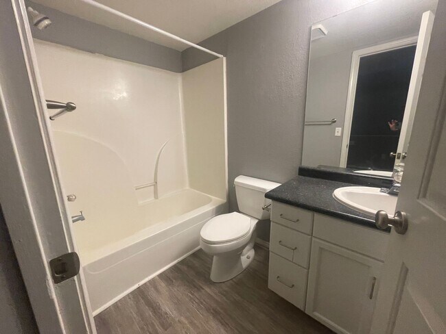 Building Photo - 2 Bedroom 2 Bath loft Apartment in Branson MO
