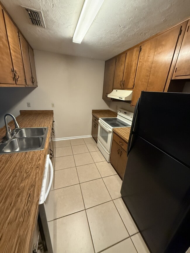 Building Photo - 2013 Canewood Ct
