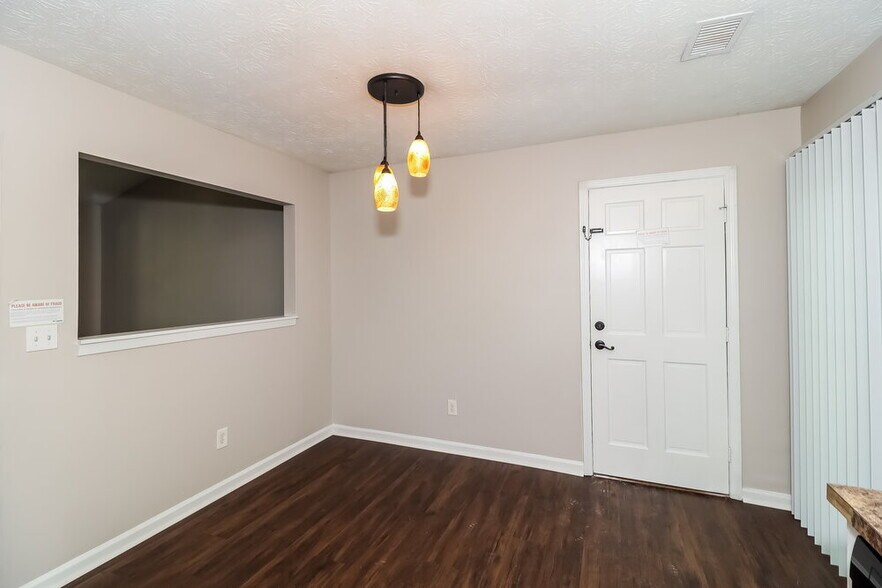 Building Photo - 405 Rill Crest Ct
