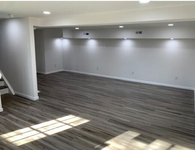 Building Photo - 1722 Foxborough Cir