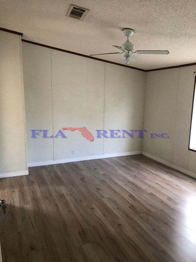 Building Photo - **3/2 Manufactured home near Boggy Creek Road/Taft**