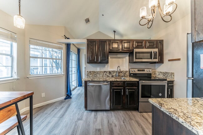 Building Photo - 3033 San Jacinto St