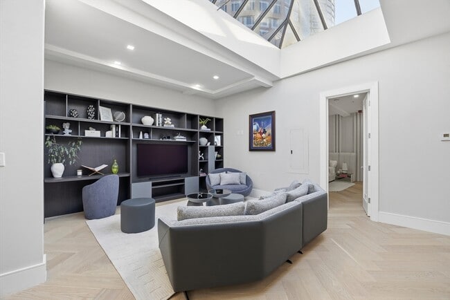 Building Photo - 125 Broad St