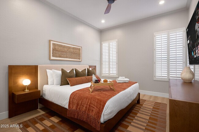 Building Photo - 3202 E Orange Dr