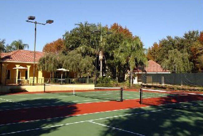 Building Photo - 1 bed/1 bath, 3rd Floor Condo Overlooking ...