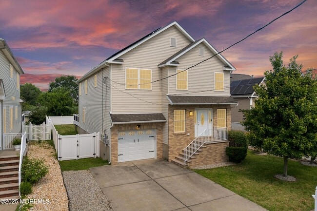 Building Photo - 36 Main St