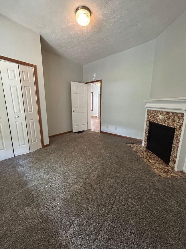 Building Photo - 638 N 8th St