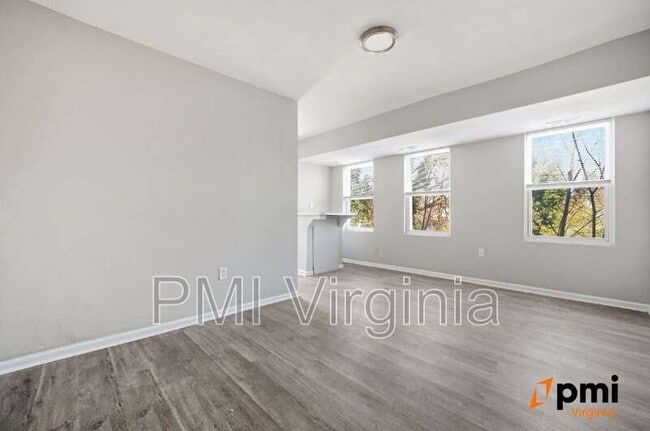 Building Photo - 703 W 29th St