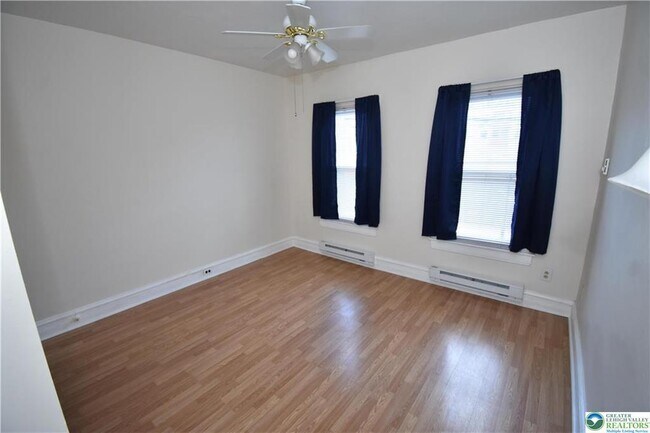 Building Photo - 215 Cattell St