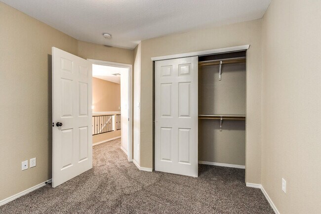 Building Photo - 3172 Hidden Valley Dr
