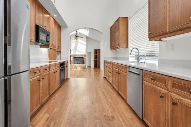 Building Photo - Great detached Home in Pacific Beach! Avai...