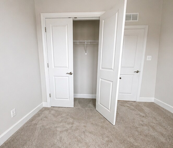 Building Photo - 3593 Carnaby St