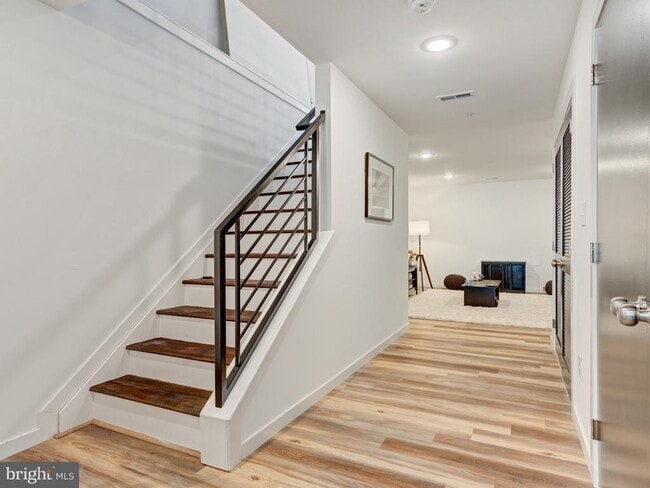 Building Photo - 1931 Colonial St