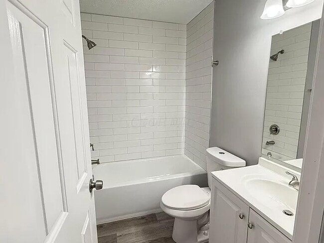 Building Photo - 904 Charleston Way Dr