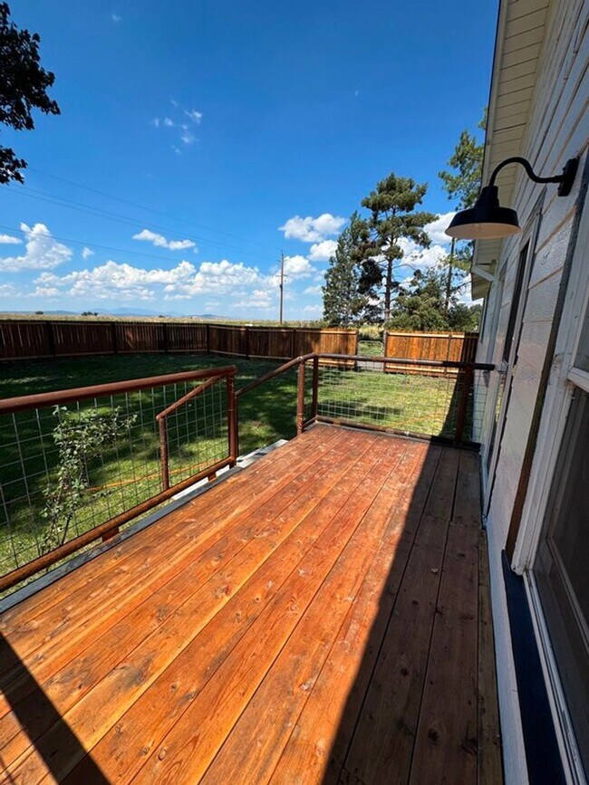 Building Photo - 10205 OR-39