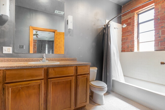 Building Photo - 2602 Kings Rd