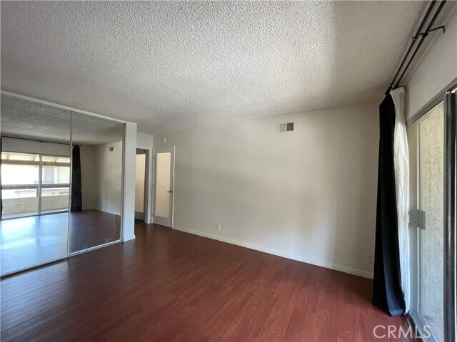 Building Photo - 5315 Village Cir Dr