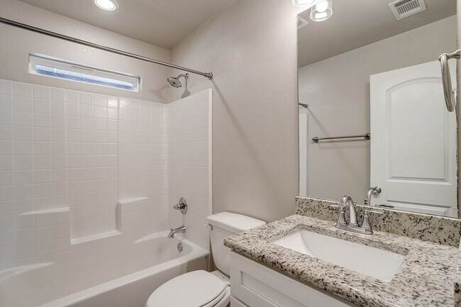 Building Photo - MOVE-IN READY!