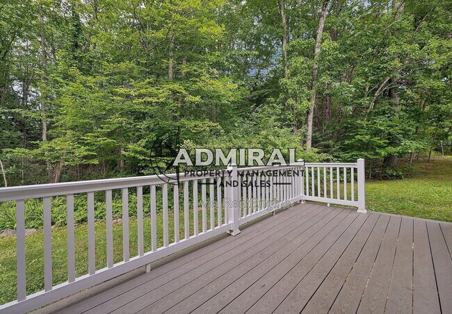 Building Photo - 65 Woodland Green