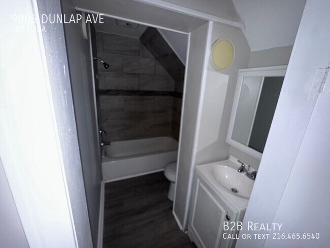 Building Photo - 9905 Dunlap Ave