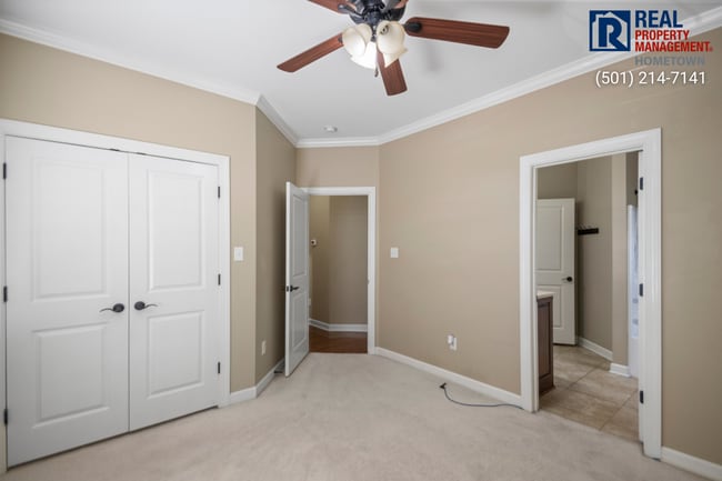 Building Photo - 4040 Robinwood Cir