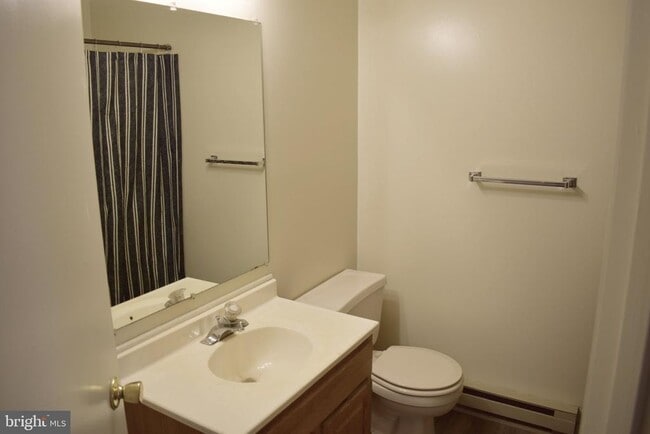 Building Photo - 945 Orchard Dr