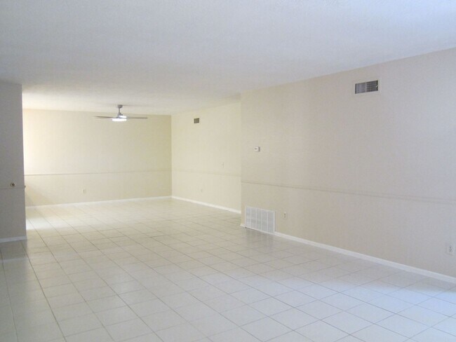 Building Photo - 2642 Laramie Rd
