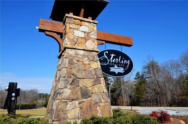 Building Photo - 6896 Big Sky Dr
