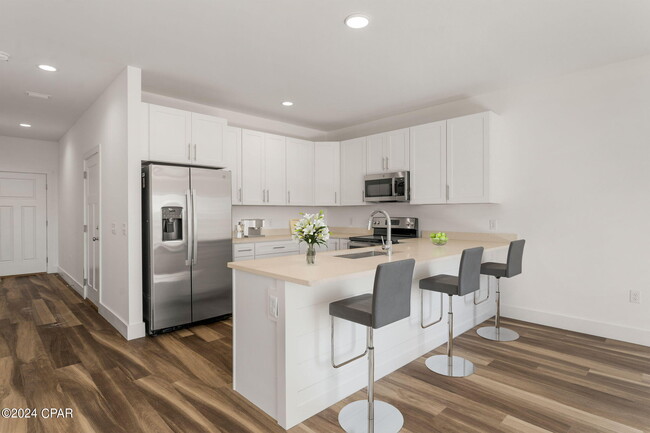 Building Photo - 6997 Patronis Dr