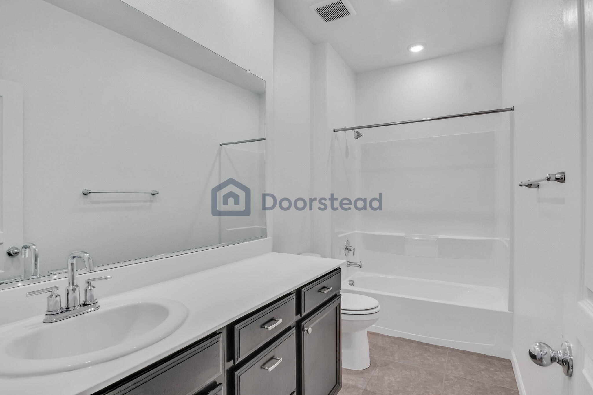 Building Photo - 25443 Parklane Dr