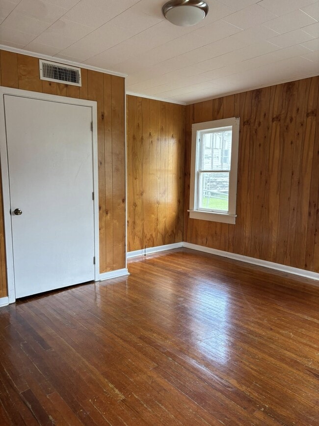 Building Photo - 131 Castille St