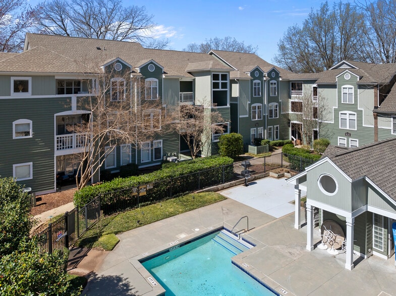 Building Photo - 1121 Parkridge Ln