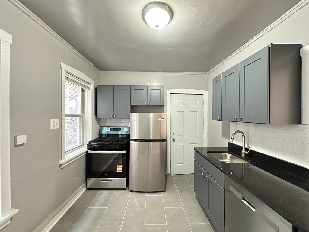 Building Photo - 4027 W Melrose St