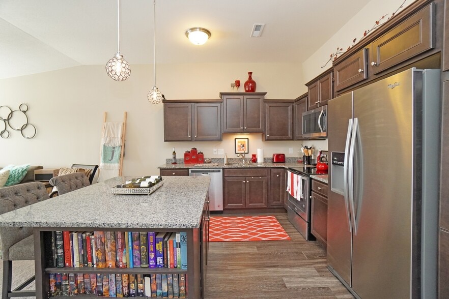 Kitchen island - 165 Waterhaven Way