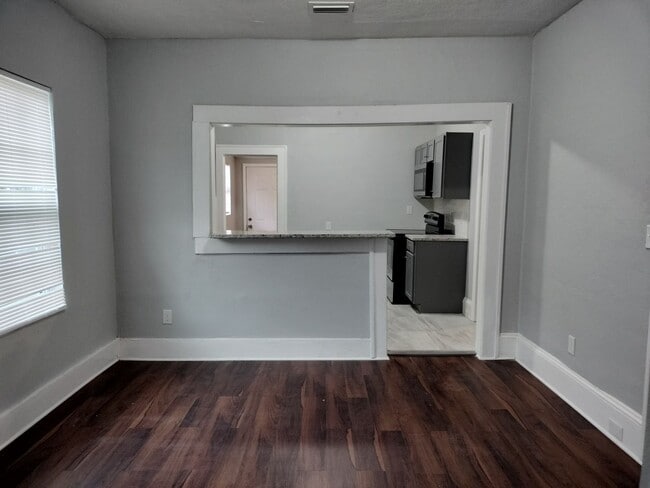 Building Photo - Discover Your Perfect 3 Bedroom 2 Bath Ren...