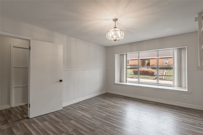 Building Photo - 1819 Ave Q