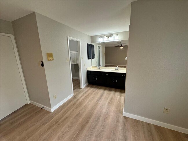 Building Photo - 23802 Hunter Spring Cir