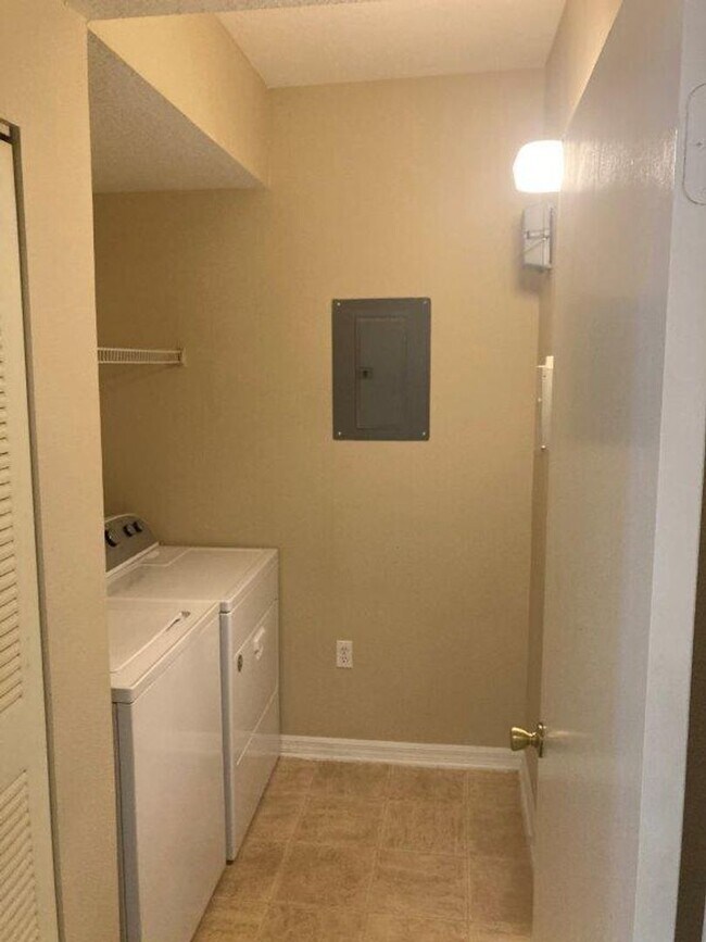 Building Photo - 1 bd / 1 ba in Palms Club Community