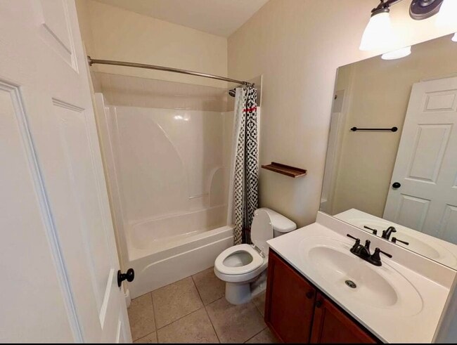 Building Photo - 204 Spencer Pl