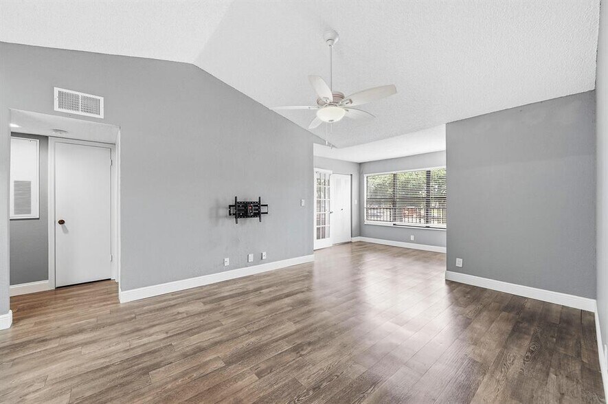 Building Photo - 2900 S University Dr