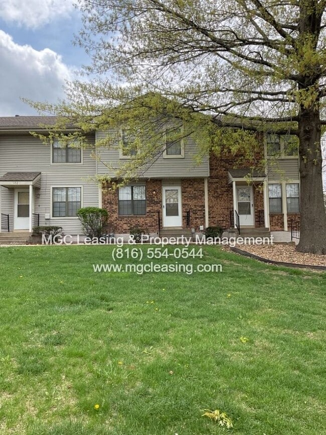 Building Photo - Lee's Summit Townhome w/ Unfinished Baseme...