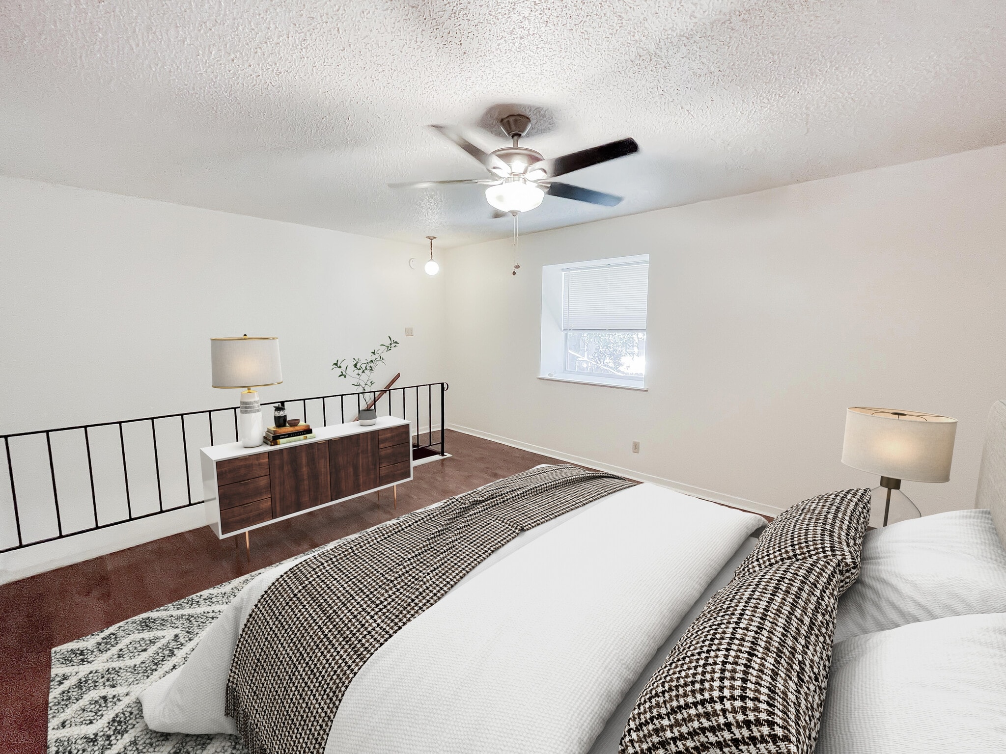 Large loft-style bedroom - 2802 Westhill Dr