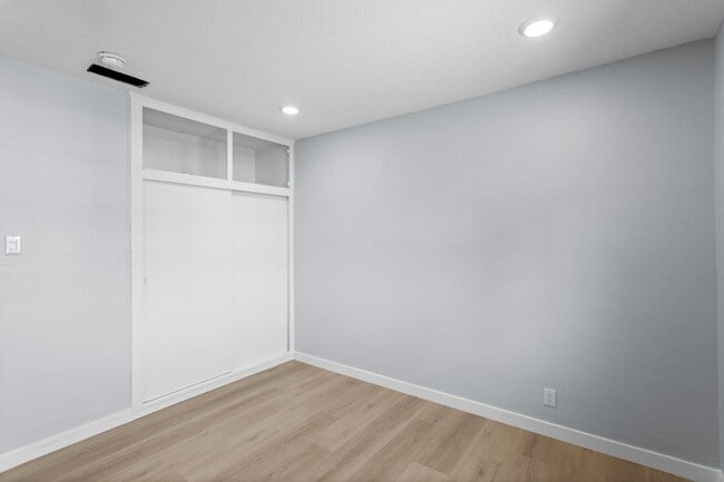 Building Photo - 7877 Kempster Ave